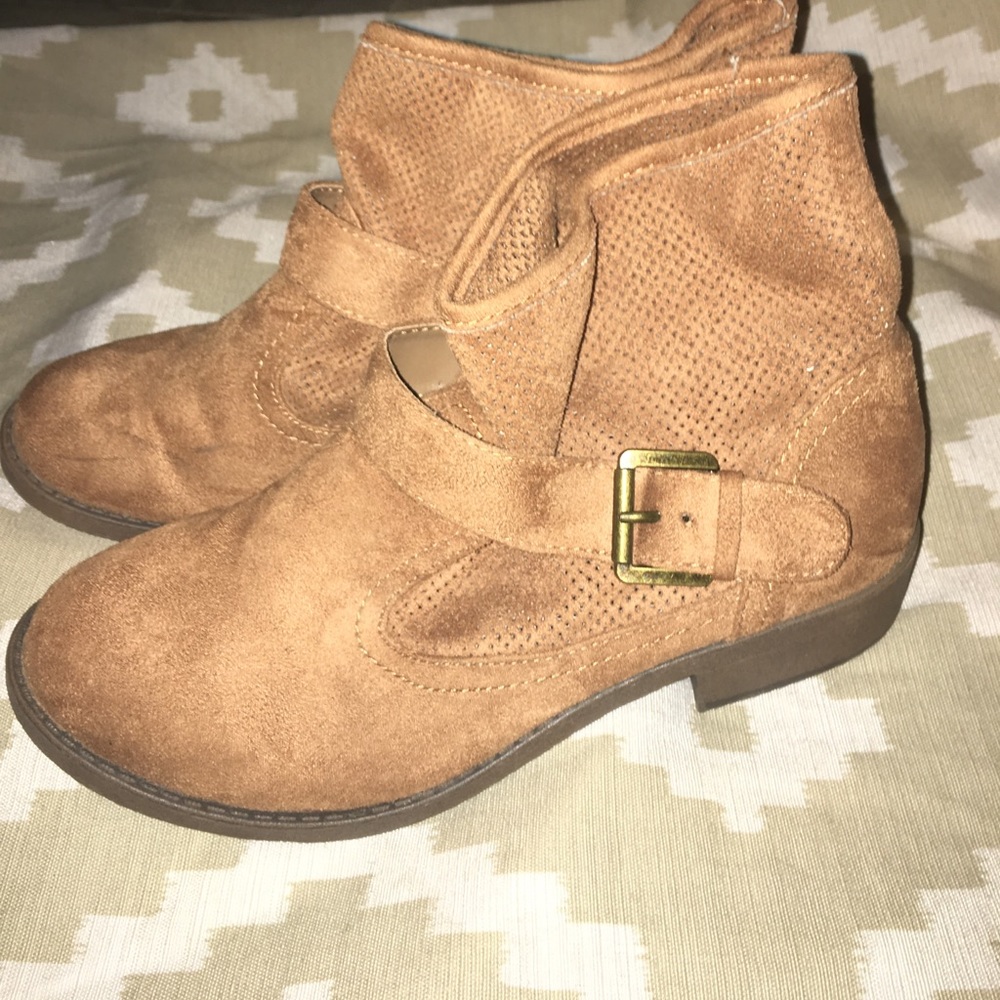 Bongo 7 1/2 tan suede boots