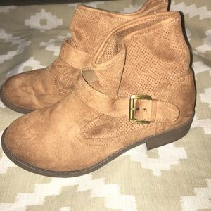 Bongo 7 1/2 tan suede boots