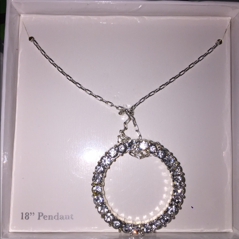 NWT Silver Sparkly Circle Pendant Necklace - Picture 2 of 2