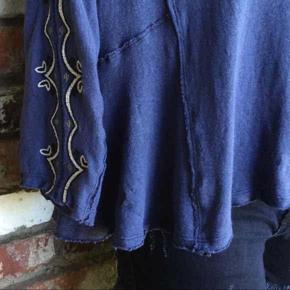 We The Free Perfectly Distressed Boho Top! - Picture 6 of 7