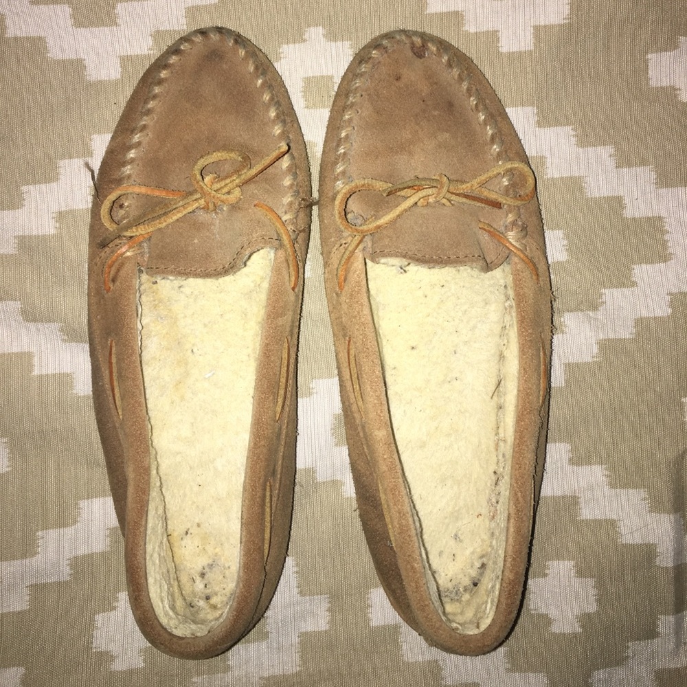 Minnetonka moccasins size 9