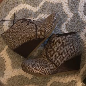 TOMS Women's Wedge Desert Boots Brown size 6.5