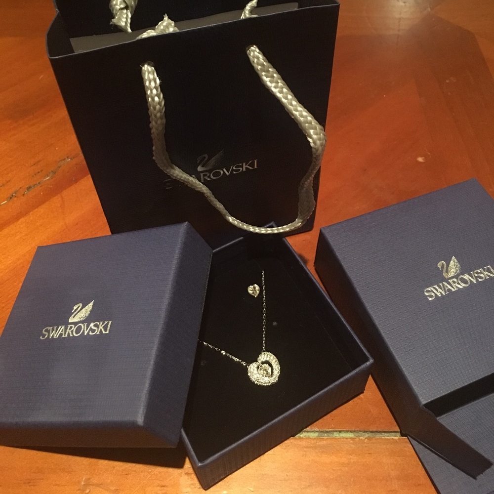 Swarovski heart shaped pendent set