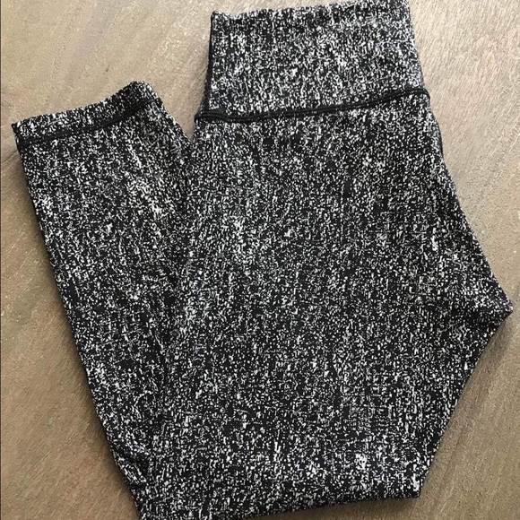 lululemon athletica Pants - EUC High Times crops size 12