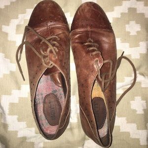 BORN wing tip women's leather shoes