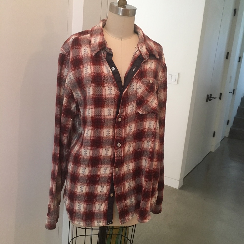 Very comfortable plaid button up shirt