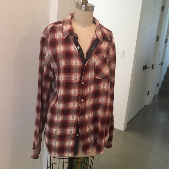 Very comfortable plaid button up shirt - Picture 1 of 1