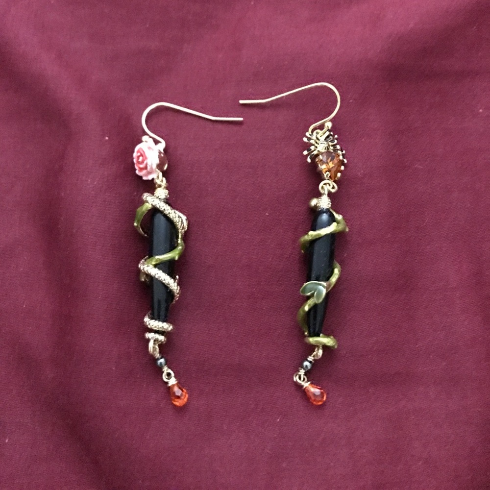 Les Néréides Paris Asymmetric earrings