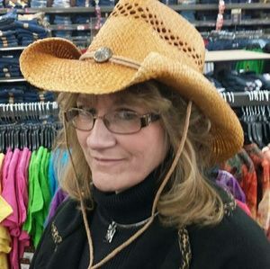 Meet your Posher, Karin