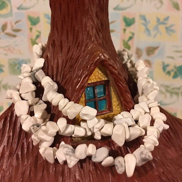 White Magnesium Stone Chip Necklace - Picture 6 of 7