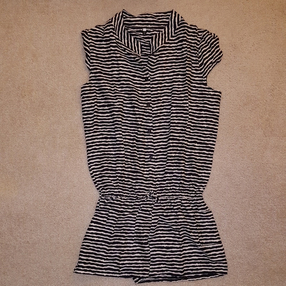 NWOT Cap sleeve blouson romper sz L