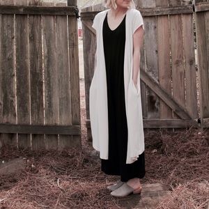 V-NECK CROPPED JUMPSUIT