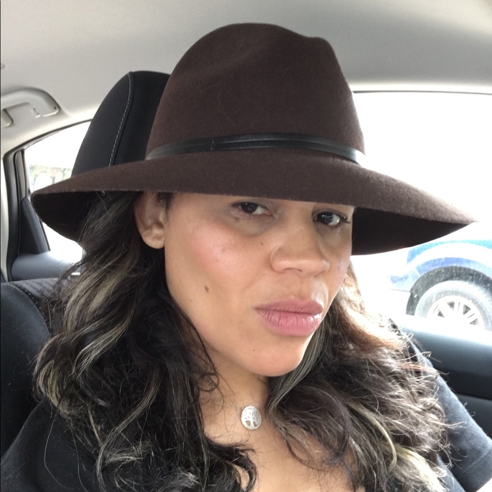 Meet your Posher, Claudia