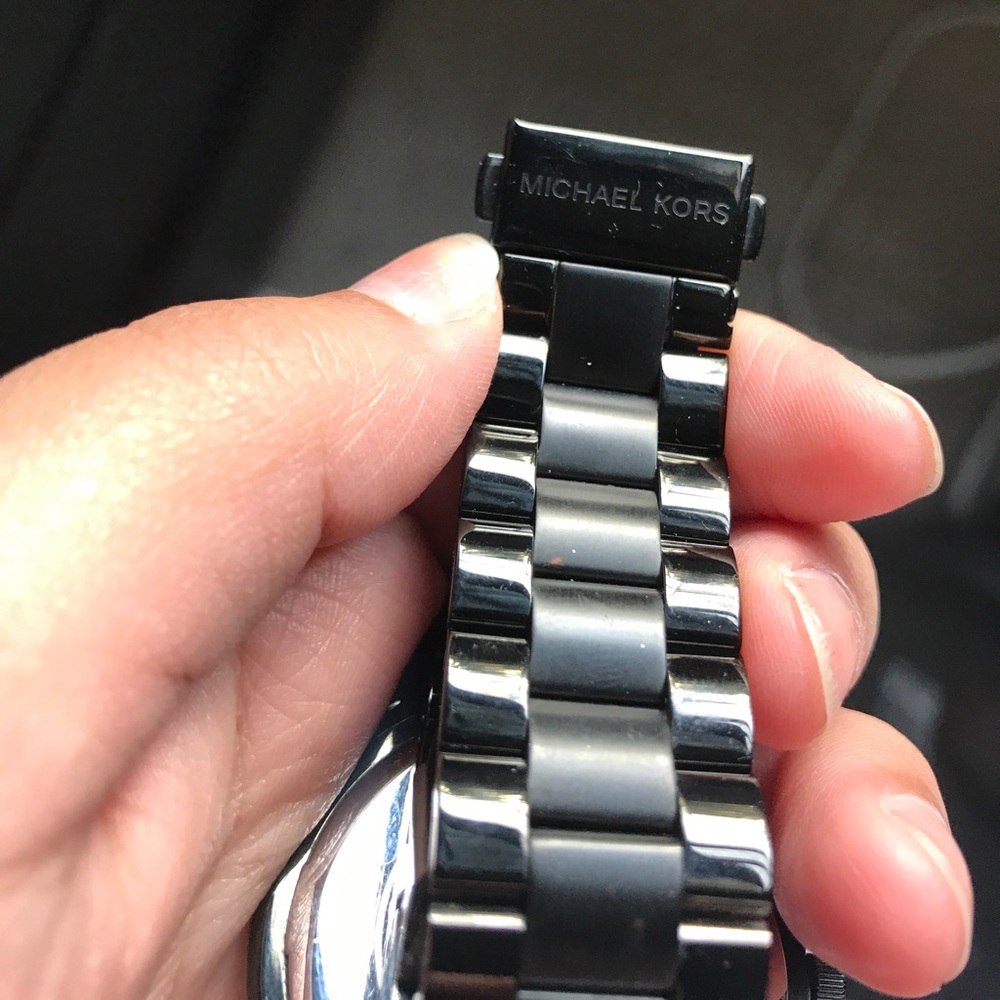 Authentic black Michael kors watch - Picture 2 of 3