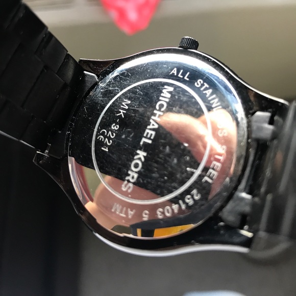 Authentic black Michael kors watch - Picture 3 of 3