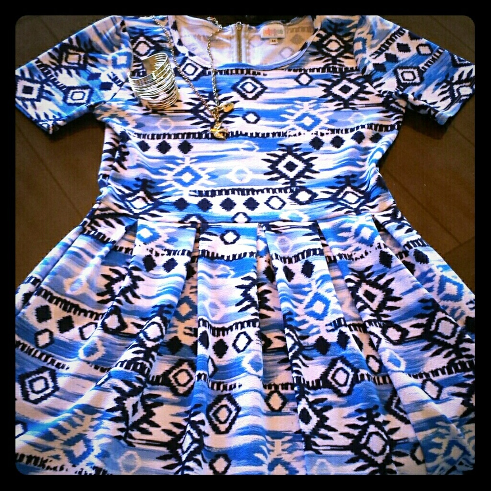 SOLD LuLaRoe Amelia - Picture 1 of 2
