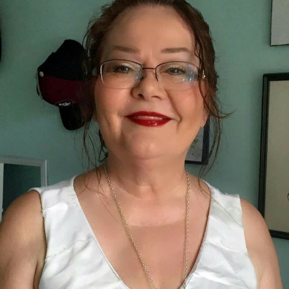 Meet your Posher, Noemi - Picture 1 of 1