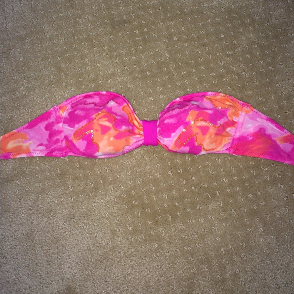 Strapless swim top