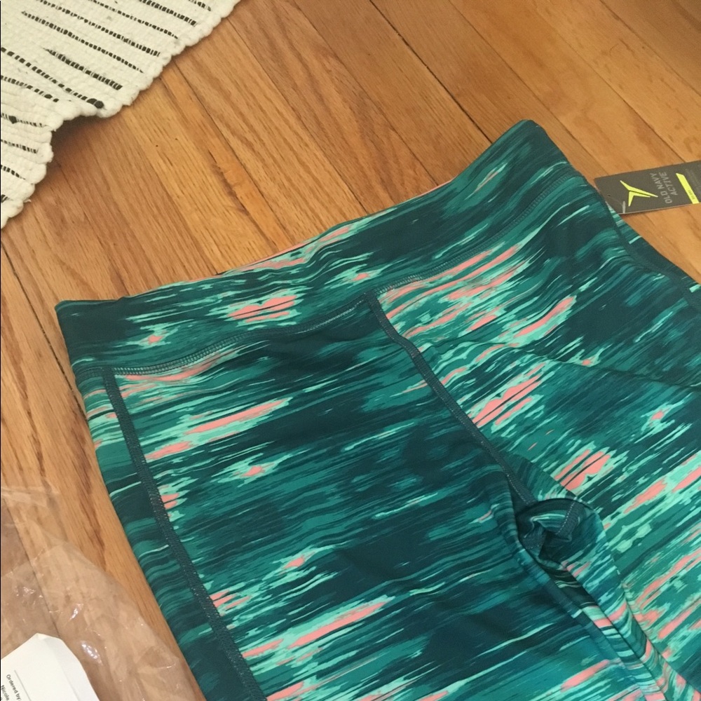 SALE NWT Old Navy active workout leggings