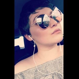 Meet your Posher, Madison