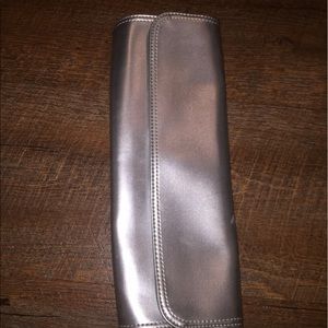 Gap Silver clutch