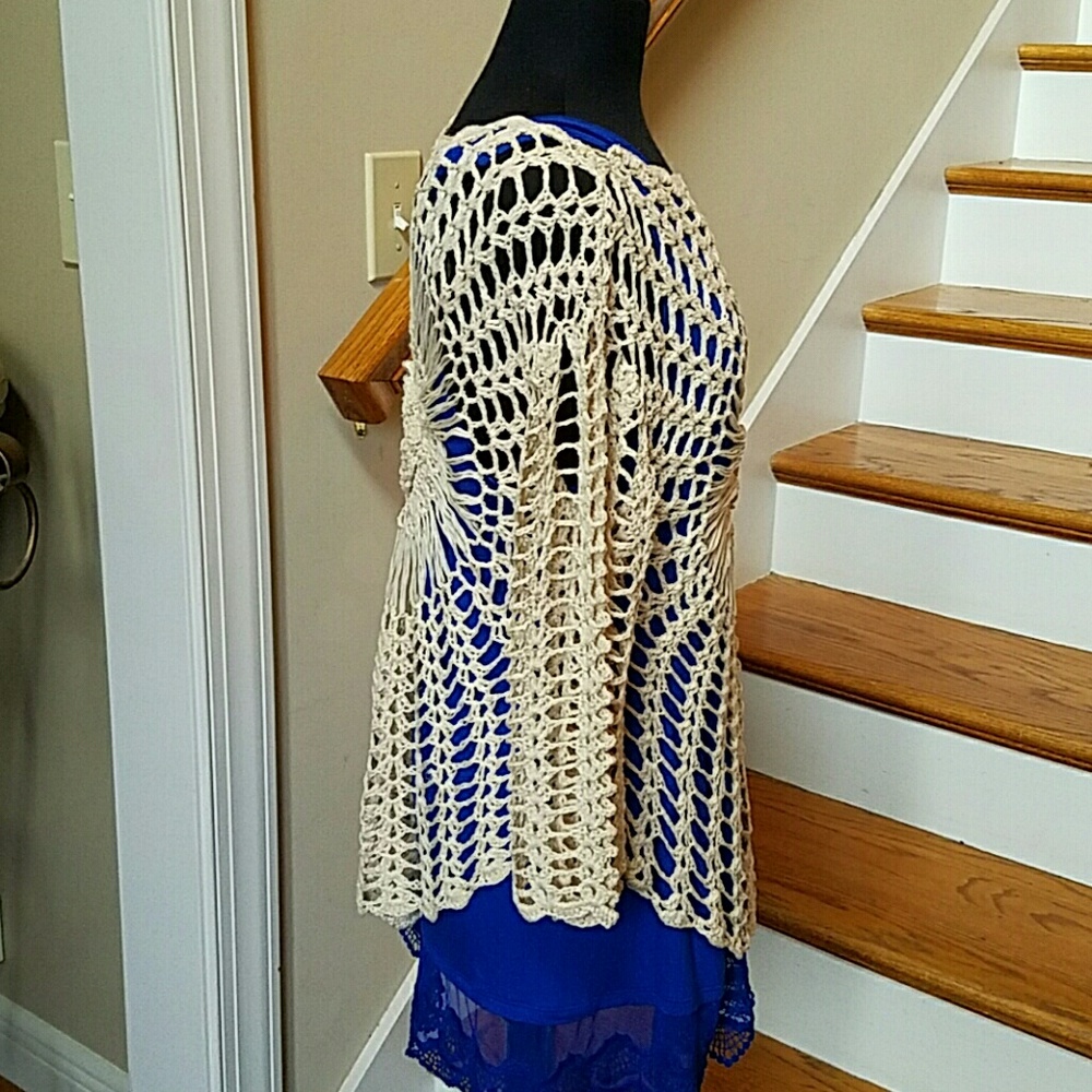 Beige Crochet top. Size 8 or below - Picture 3 of 5