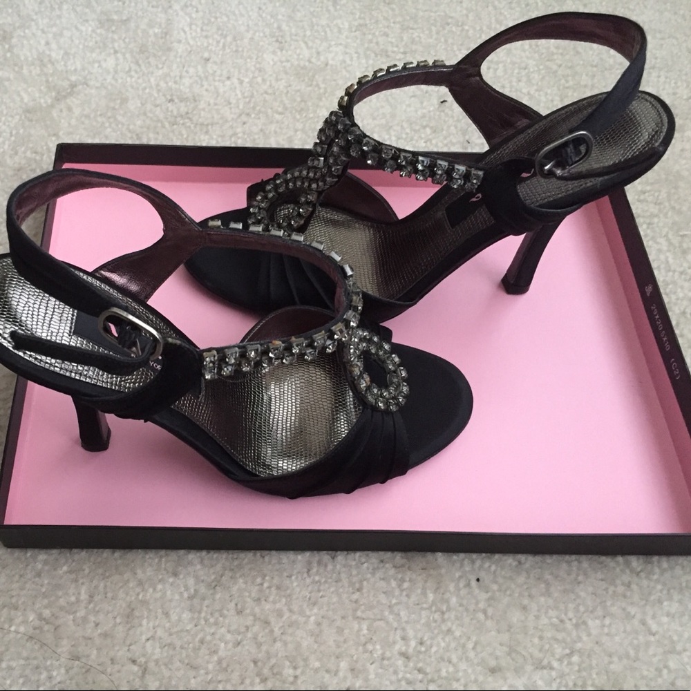 Heels - Picture 2 of 3