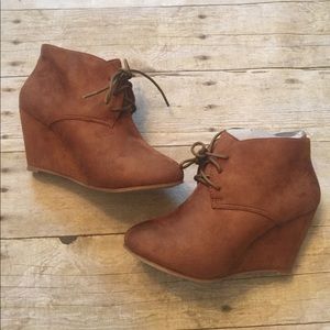 SALE 🎉 Camel Suede booties