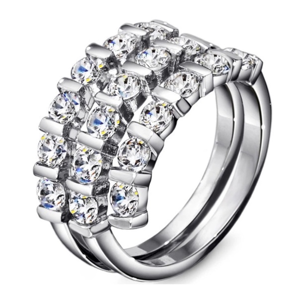 Jewelry - 3 Row Swarovski Crystals Ring S9