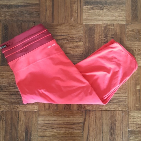 Nike dry fit crops - Picture 2 of 2