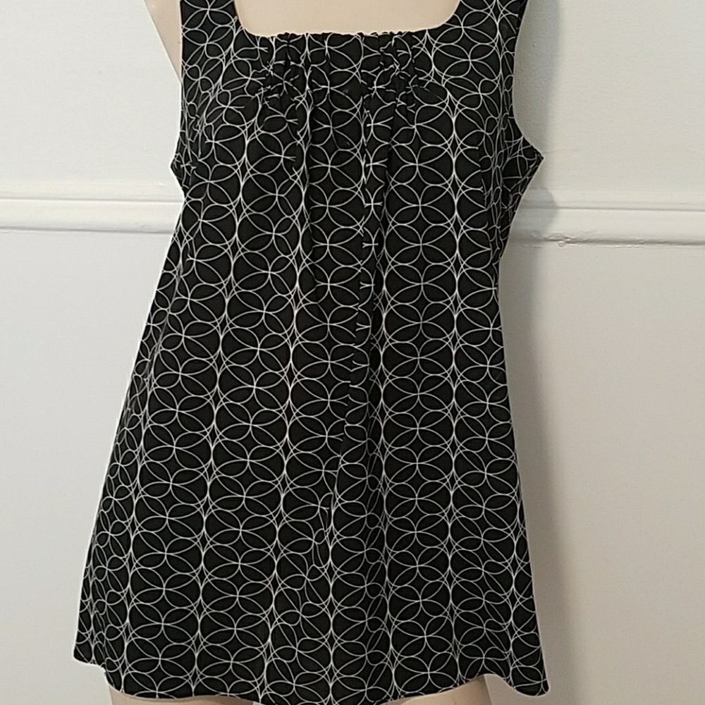 Daisy Fuentes Black print top