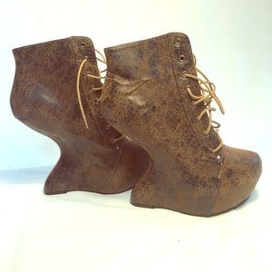 Super sexy! Marbled brown heel-less booties