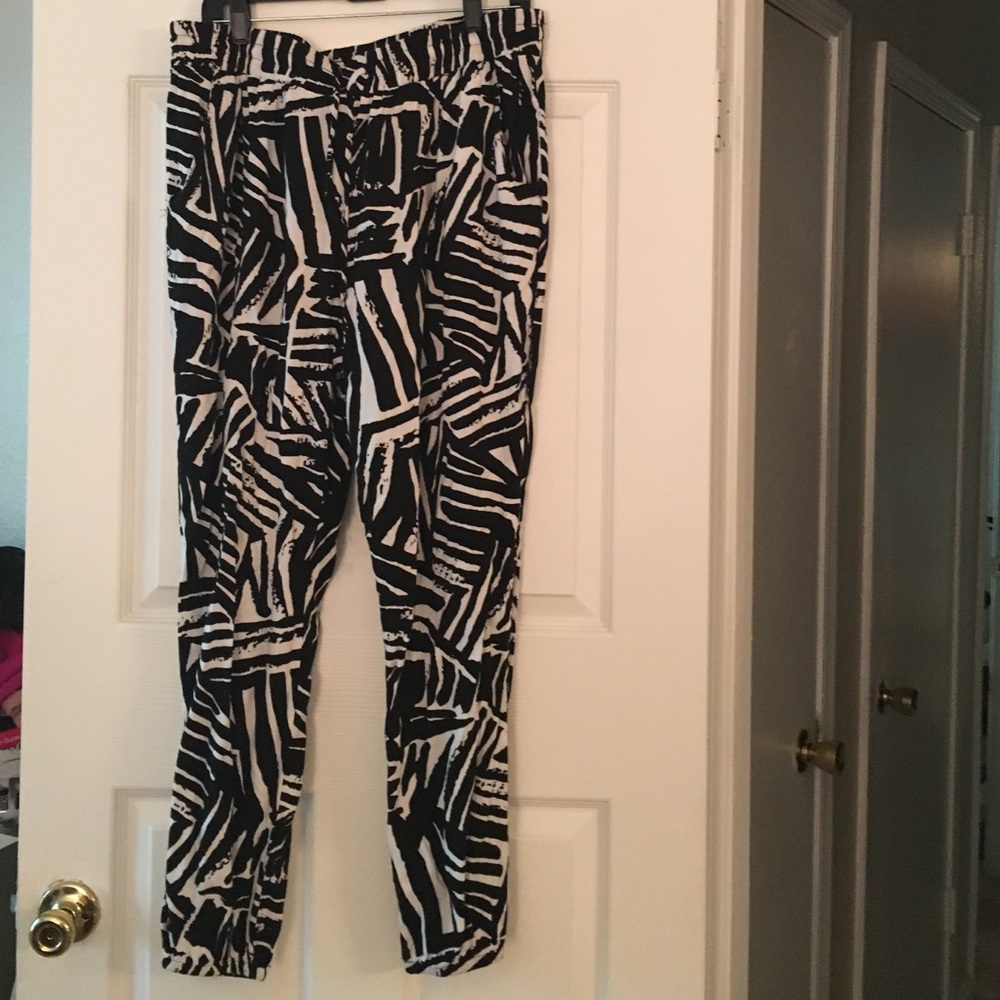 Forever 21 pants with elastic ankle