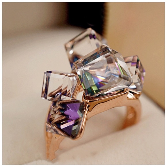 Jewelry - ‼️LAST CALL PRICE FIRM Cluster Statement Ring D2