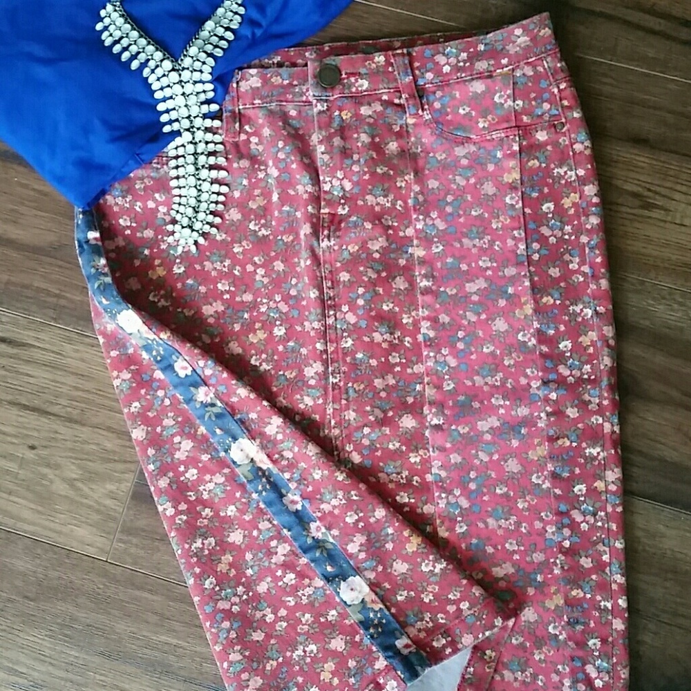 BLANK NYC denim flower print skirt size 28