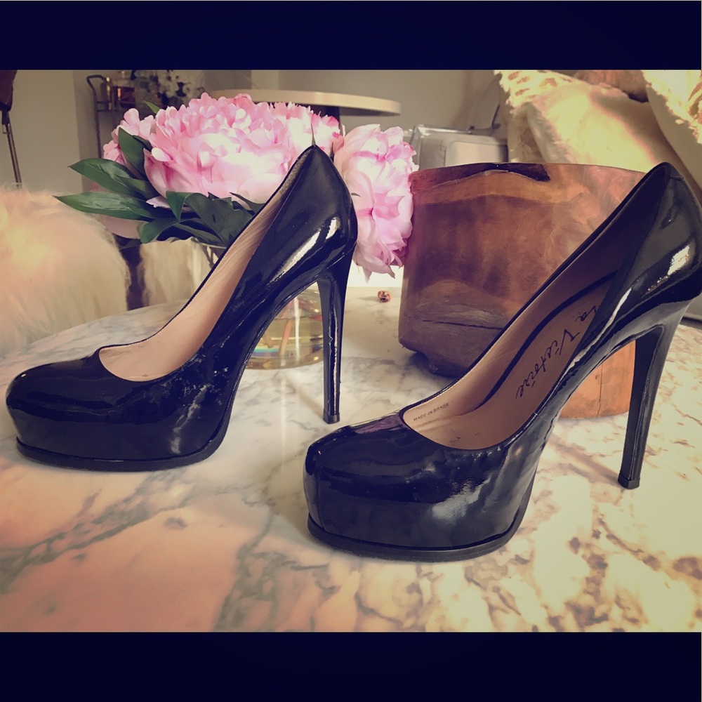 Black platform pumps