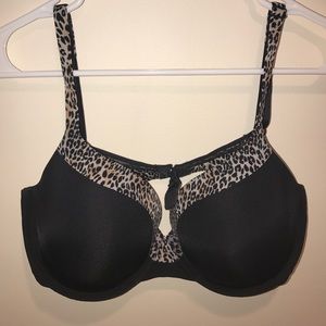 VS lined demi bra. Size 34DD. Barely worn!