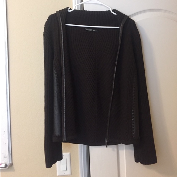 Brown sweater 100% wool leather size Medium - Picture 1 of 3