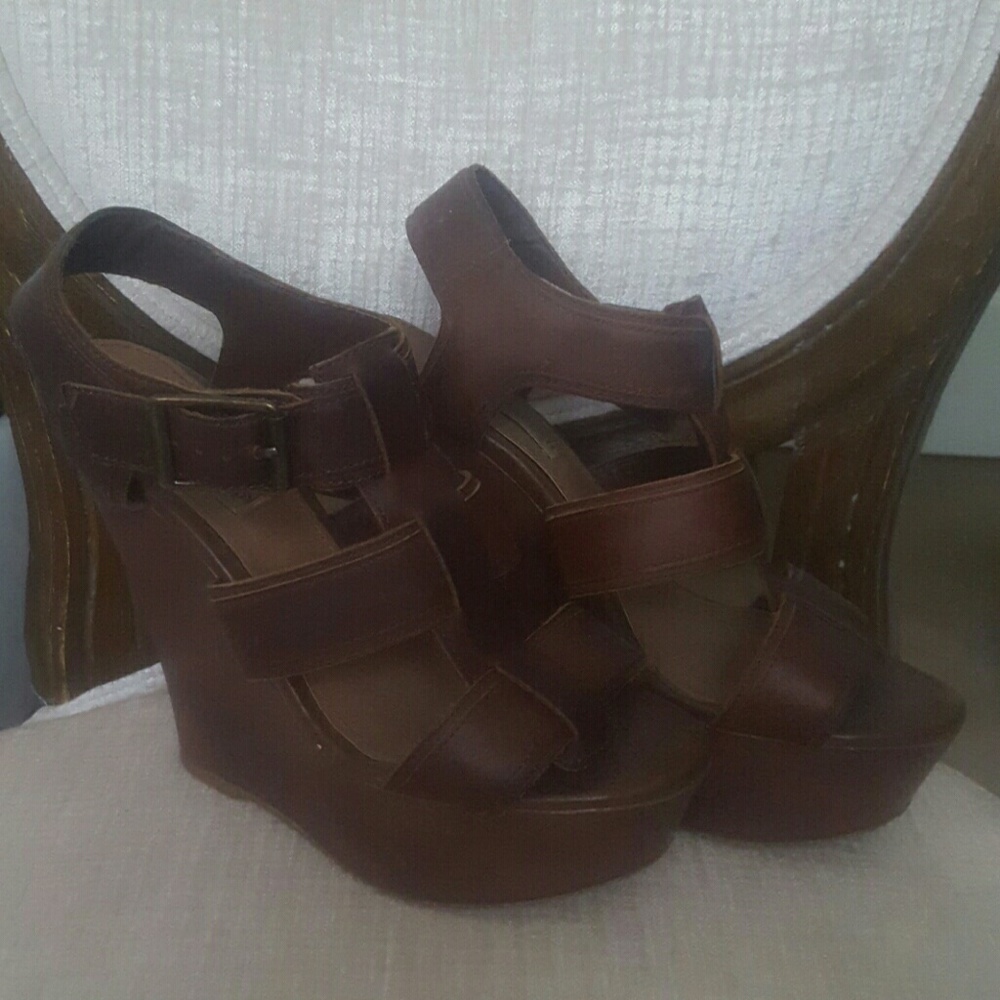 Steve Madden Brown Wedges