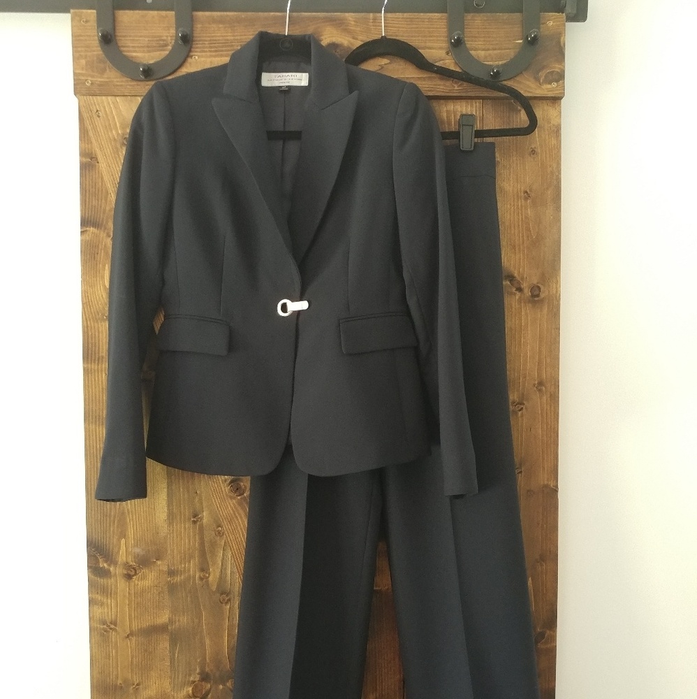 Tahari 2 piece Business Suit