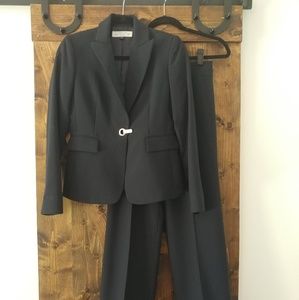 Tahari 2 piece Business Suit
