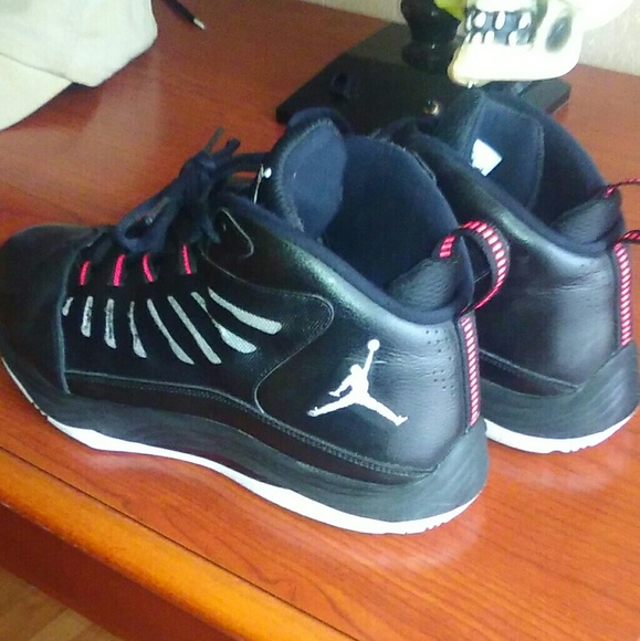 AIR JORDAN - Picture 2 of 4