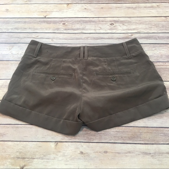 SOLD 🌺Sz 4 Express Front Pleated Cuffed Shorts - Picture 6 of 7