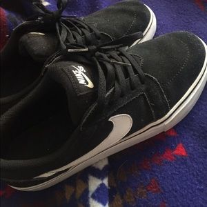Black Nike SB 7y women's 8