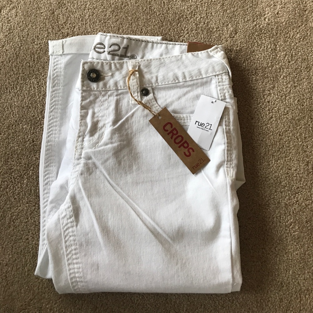 NWT rue21 white cropped jeans