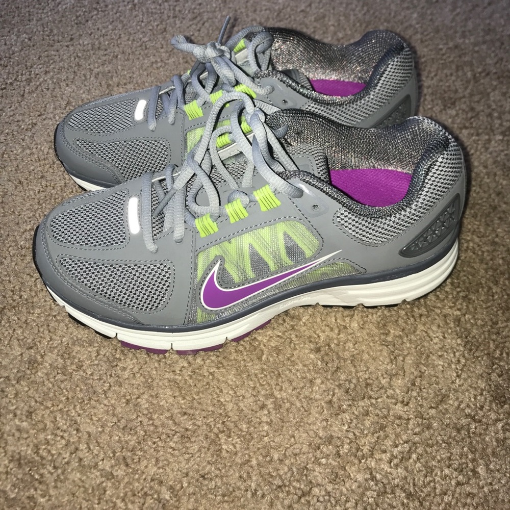 Nike women's Vomero +7