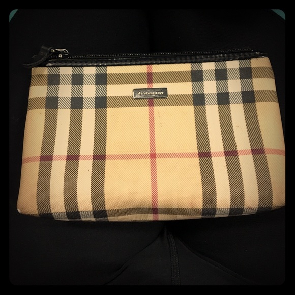 Burberry Handbags - Burberry make-up bag