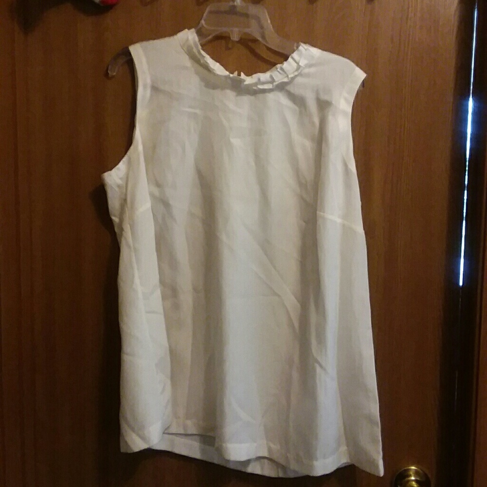 Sleeveless blouse.