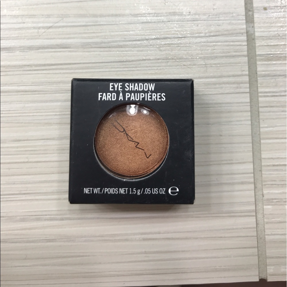 MAC eye shadow- NWT