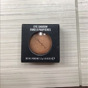 MAC eye shadow- NWT